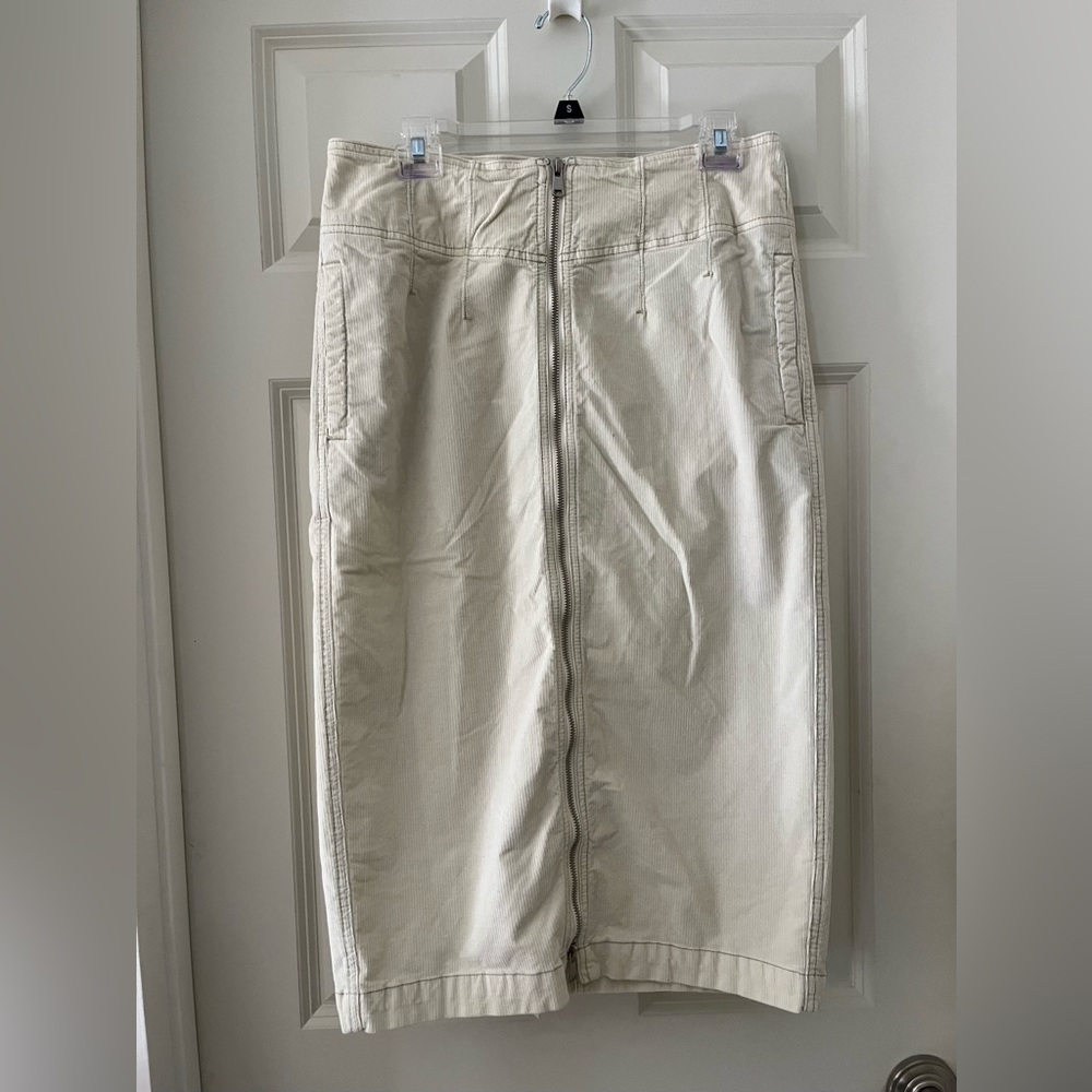 WE THE FREE PEOPLE SIZE 31 CREAM CORDUROY FRONT ZIP MIDI SKIRT